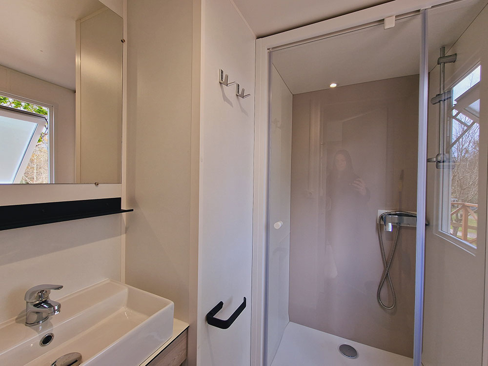 Bungalow Vista Baños| Camping el Helguero - Cantabria