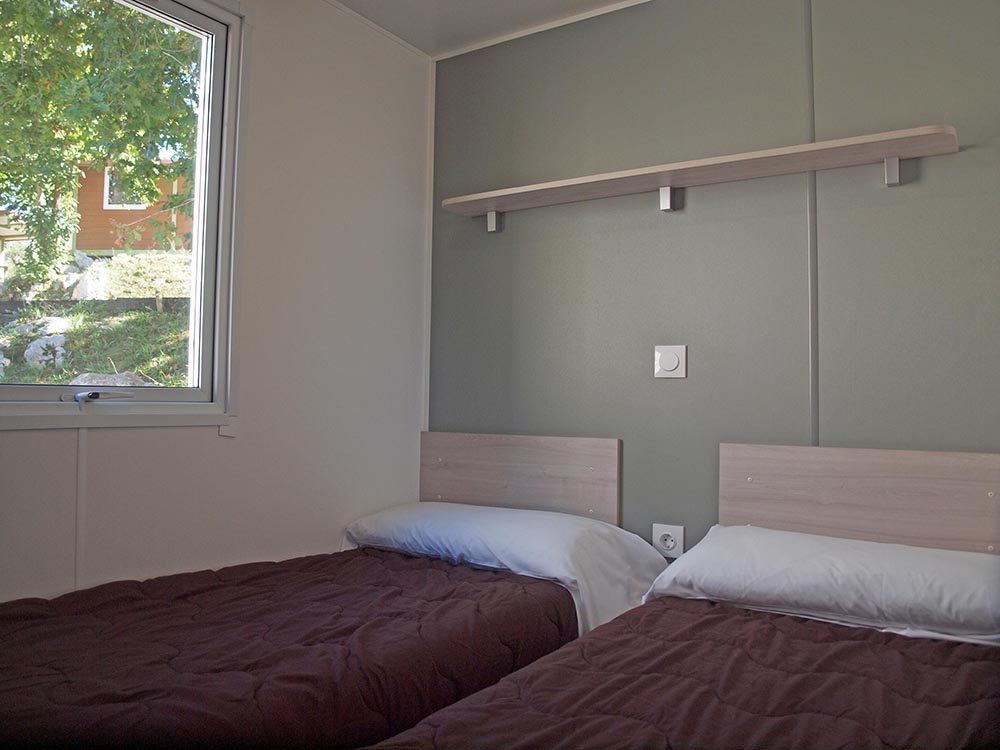 Bungalow Vista Habitacion | Camping el Helguero - Cantabria