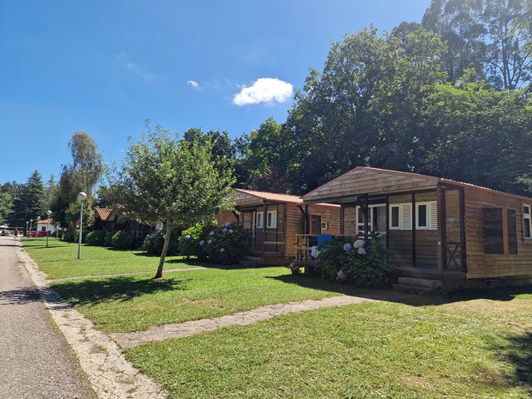 Vista Bungalows | Camping el Helguero - Cantabria